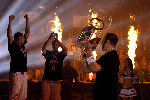 官宣：王洪亮出任中国U-17国家女子足球队主教练