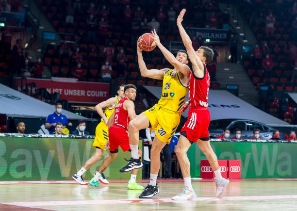 官宣：王洪亮出任中国U-17国家女子足球队主教练