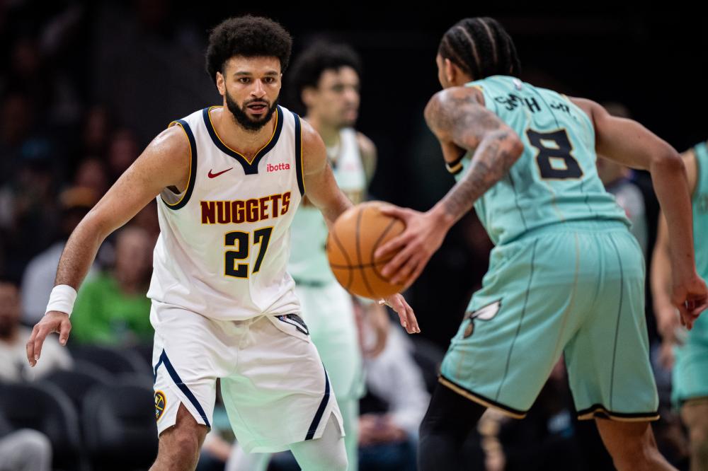 达米恩-李：库里中场休息会在推特搜自己名字看动态 然后在下半场爆发