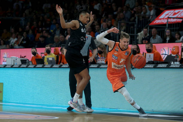 三项命中率相加高达255，前快船内线大将依然保持了出色的状态？